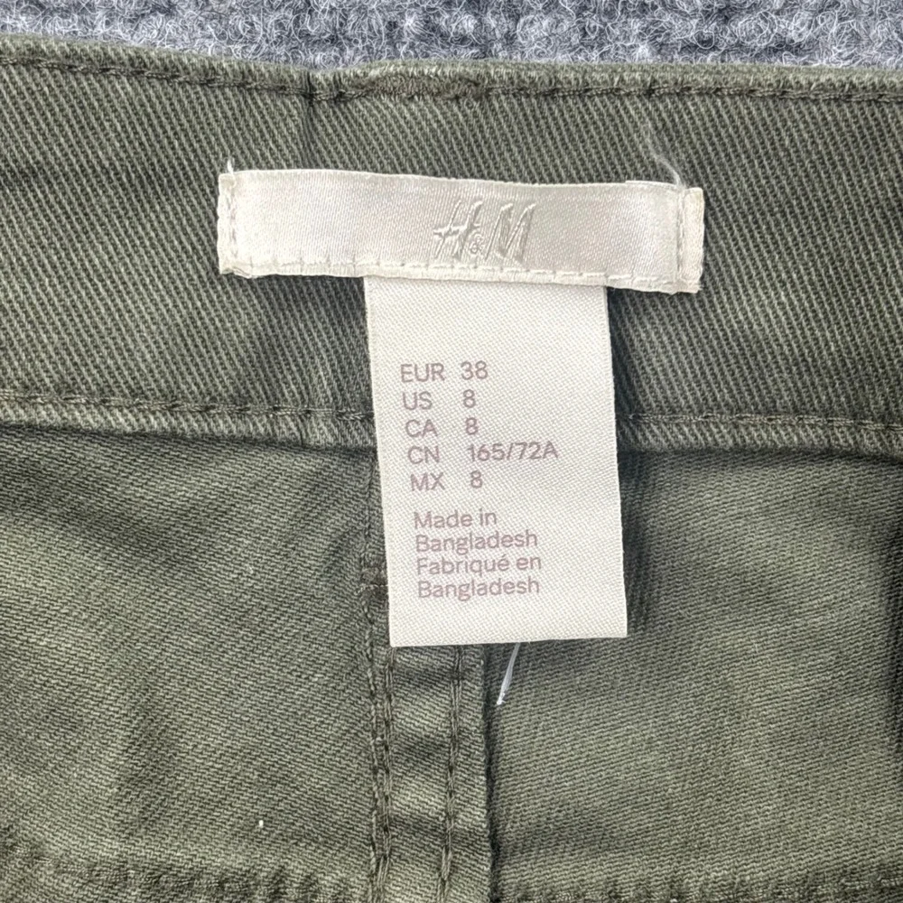 H&M Twill Shorts 8 Green‎ Whisker Wash Cuffed Hem Women